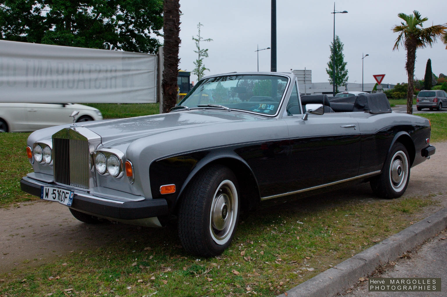 Rolls Royce Corniche-02.jpg